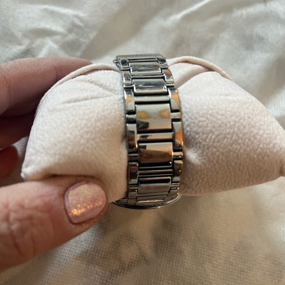 Authentic Kate Spade Watch- needs battery. - Picture 4 of 6